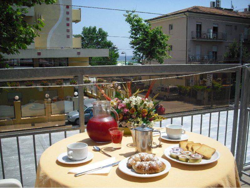 Hotel Piccari Nuova Gestione Rimini Exterior foto